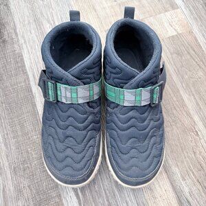 Chaco slippers, women's size 8.5, navy